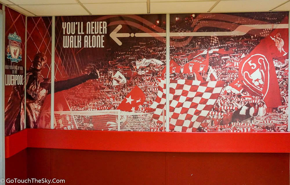 วิวอัฒจันทร์ฝั่ง Centenary Stand