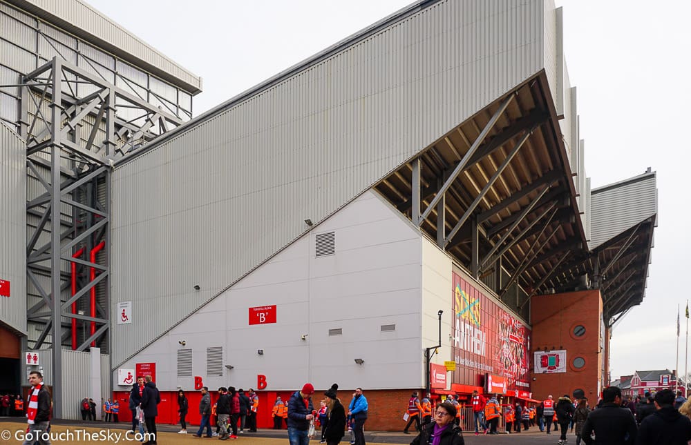ข้อความต้อนรับด้านหน้าสแตนด์ Centenary Stand