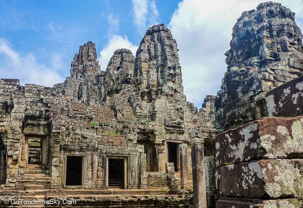 ภาพสลักแม่ทัพนายกอง