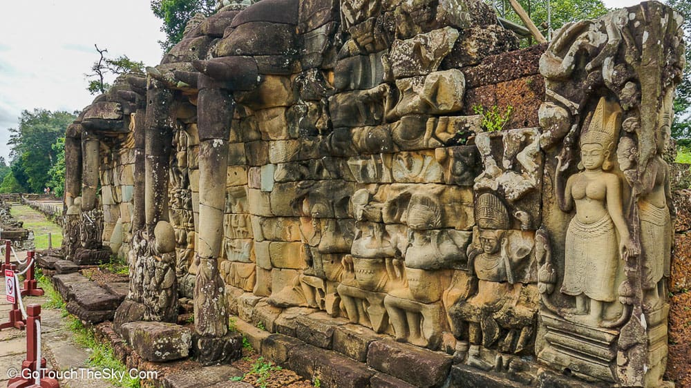หินสลักรูปช้างที่ลานช้าง