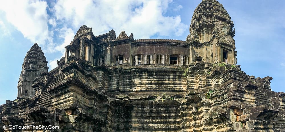 ทางขึ้นชันสู่ปรางค์ประธาน