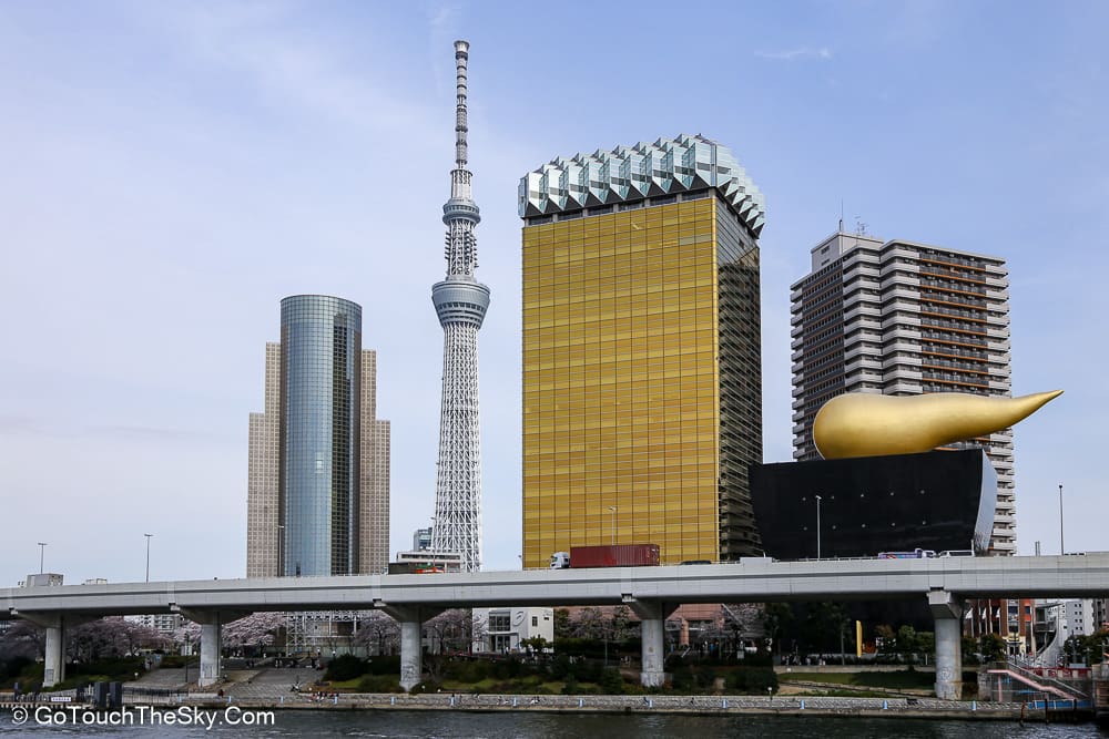 อาคารอาซาฮิเบียร์ทาวเวอร์และเปลวไฟสีทอง