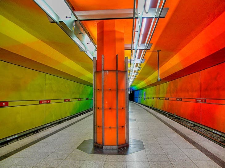 โดมสีสดใสสถานี U-bahn