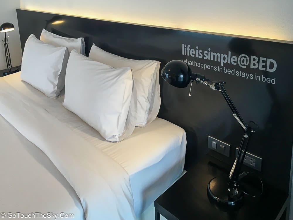 พนักงานต้อนรับ Bed Nimman