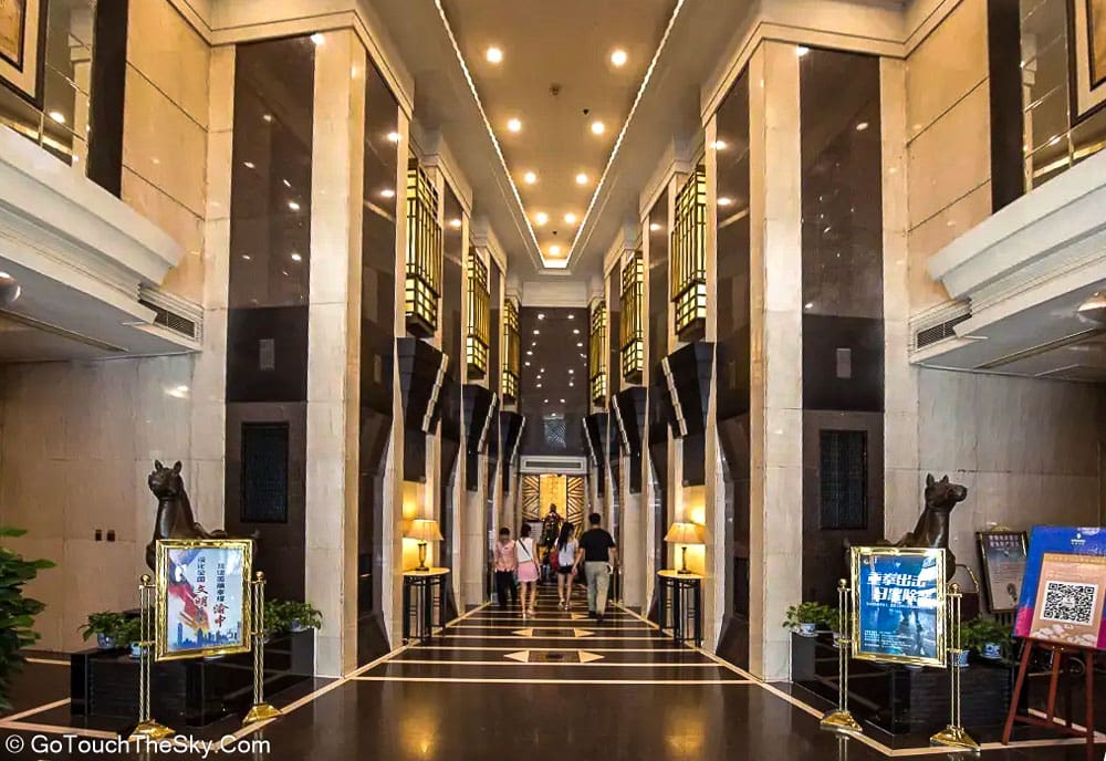 ลิฟต์ขึ้นชั้น 6 โรงแรม