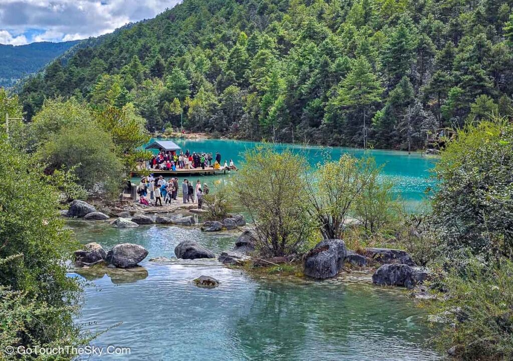 ทางเดินริมทะเลสาบหลานเยว่ช่วงบ่าย