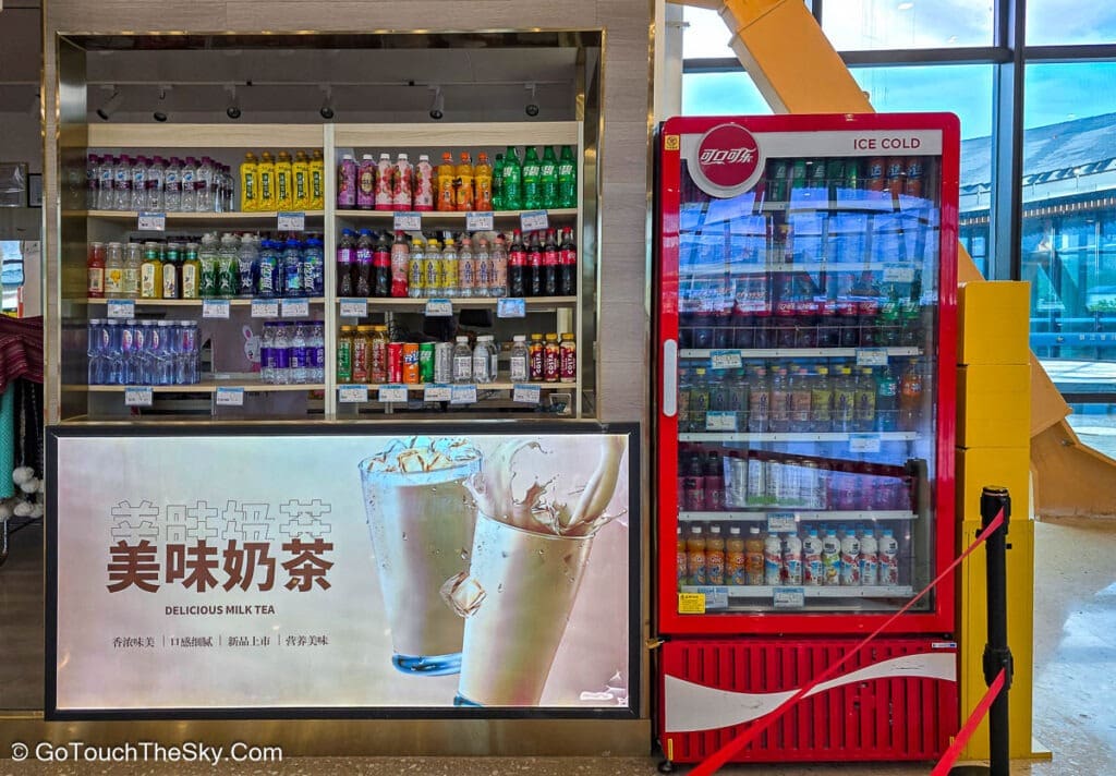 ร้านขายของใช้และออกซิเจนกระป๋องในศูนย์บริการนักท่องเที่ยว