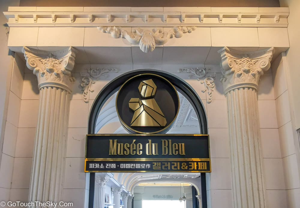 คาเฟ่ Musee du Bleu สถานีชองซาโป