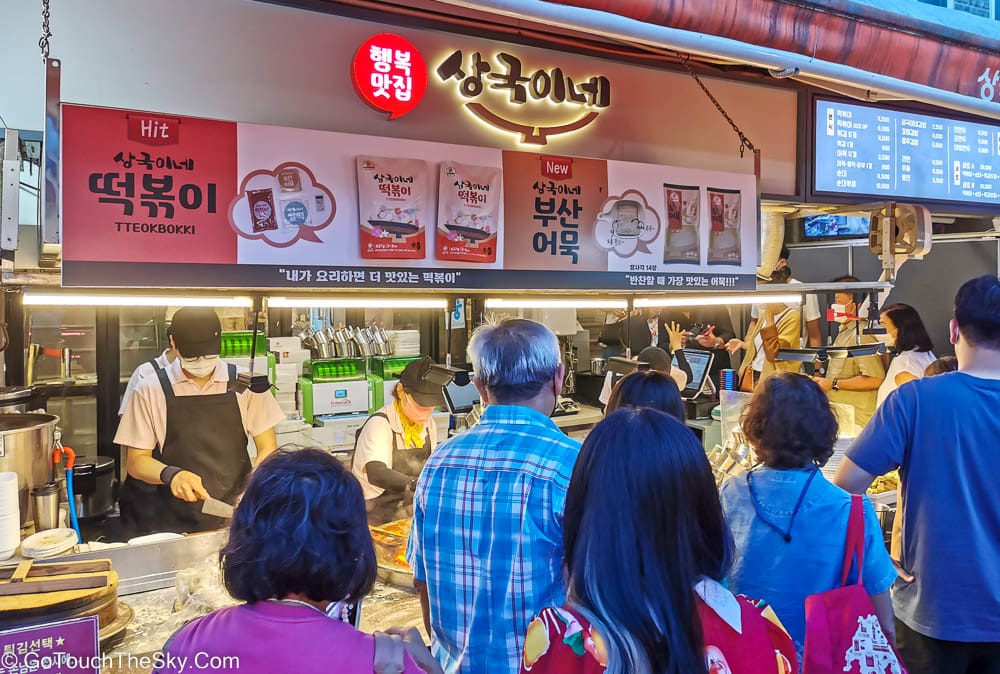 ร้านโอเด้งคนต่อคิวเยอะ
