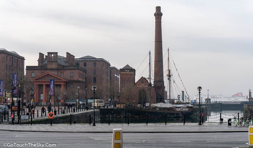 ท่าเรือ Albert Dock ริมแม่น้ำเมอร์ซี่