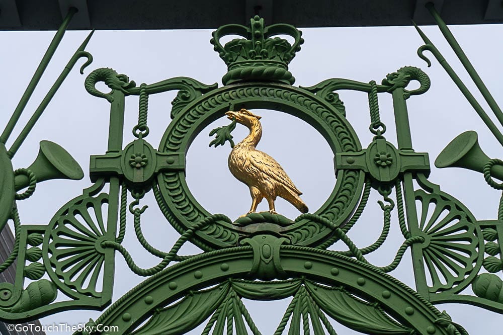 Liver Bird สัญลักษณ์ประจำเมืองลิเวอร์พูล