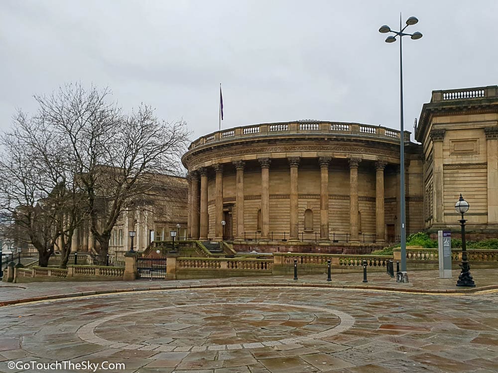 รูปปั้น Spirit of Liverpool บนหลังคา Walker Art Gallery