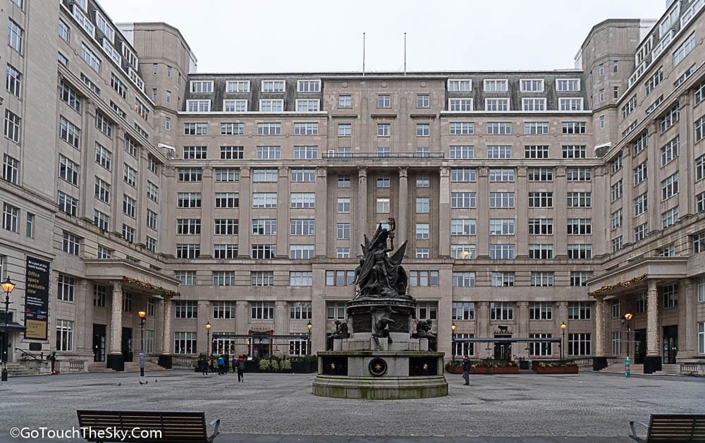 Exchange Flags ด้านหลัง Liverpool Town Hall