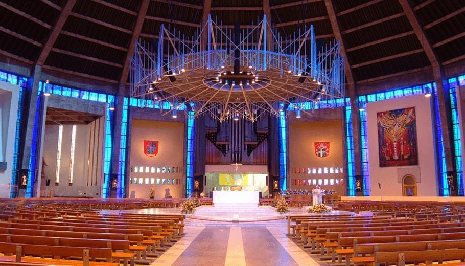 Metropolitan Cathedral of Liverpool มุมกว้าง