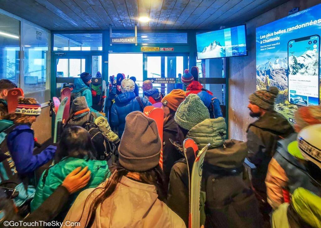 คิวขึ้นเคเบิลคาร์ Aiguille du Midi