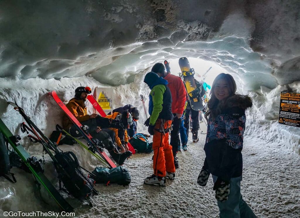 นักเล่นสกีมุ่งหน้าสู่ธารน้ำแข็ง Vallée Blanche
