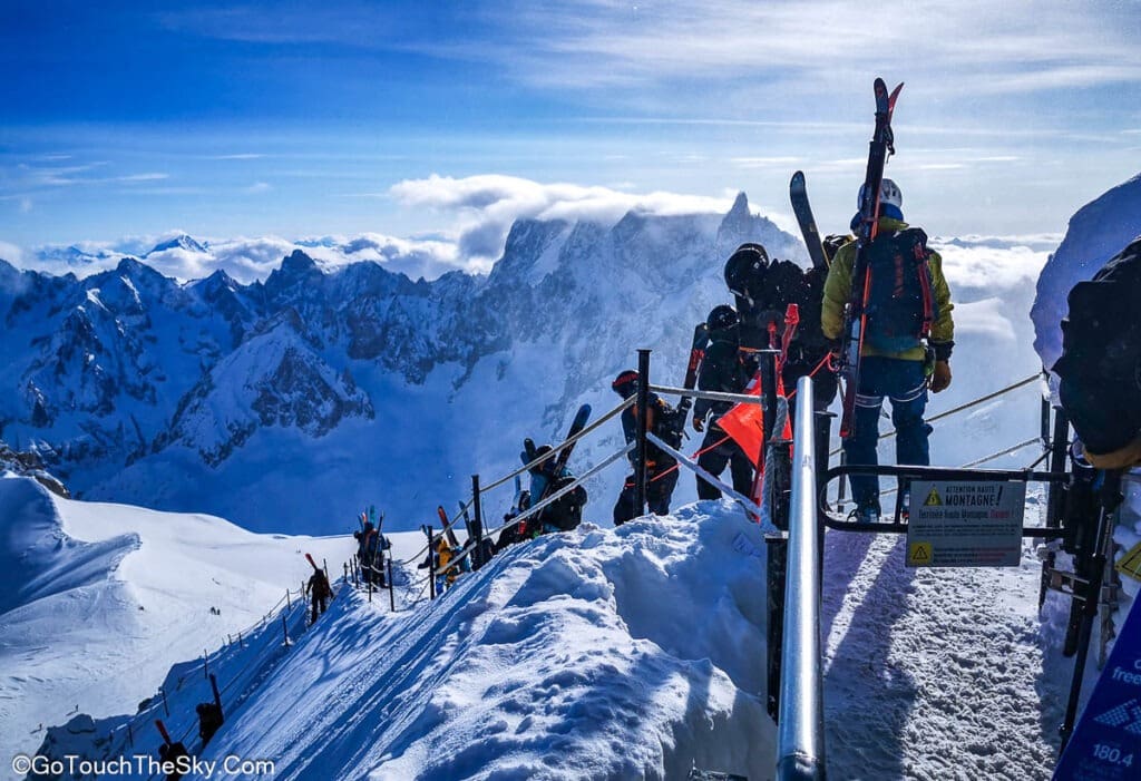 วิวธารน้ำแข็งและเทือกเขารอบ Aiguille du Midi