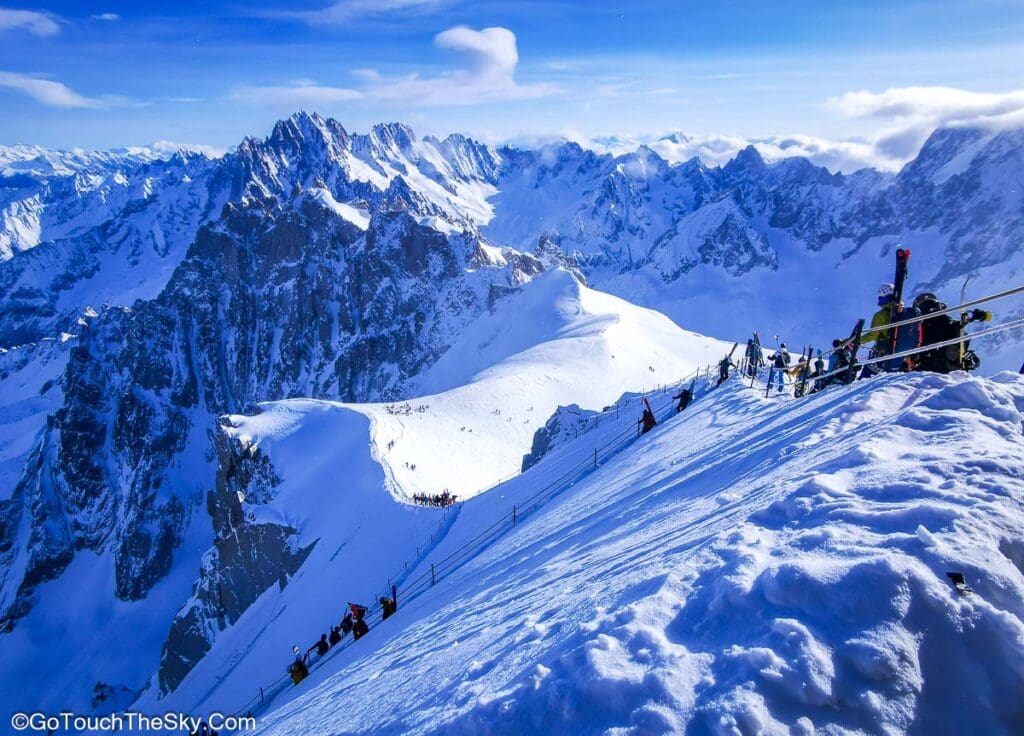 วิวหิมะขาวรอบยอดเขา Aiguille du Midi