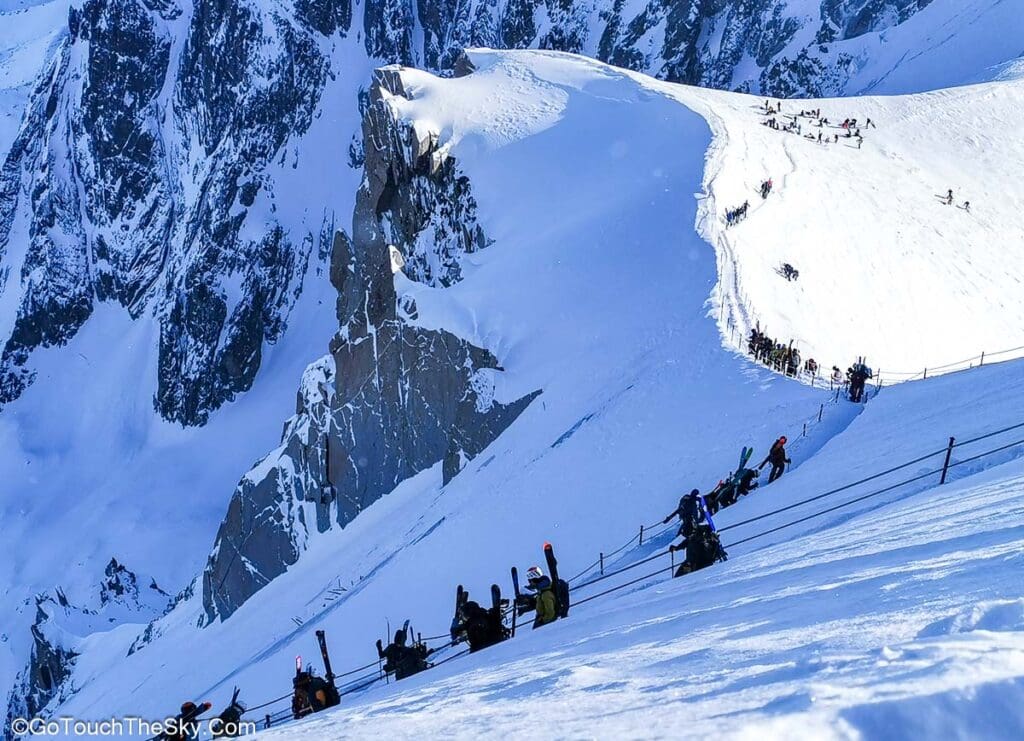 วิวยอดเขาและหิมะจาก Aiguille du Midi