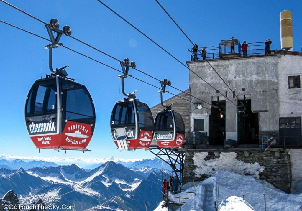 กระเช้า Panoramic Mont-Blanc เหนือธารน้ำแข็ง
