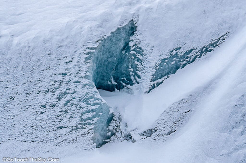 ทางเดินสู่ถ้ำน้ำแข็ง Grotte de Glace
