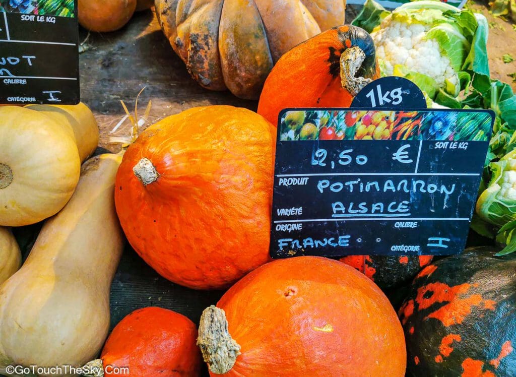สินค้าท้องถิ่นในตลาดเก่า