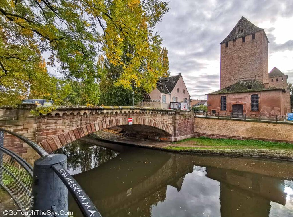 วิวเมืองเก่าจากสะพาน Ponts Couverts