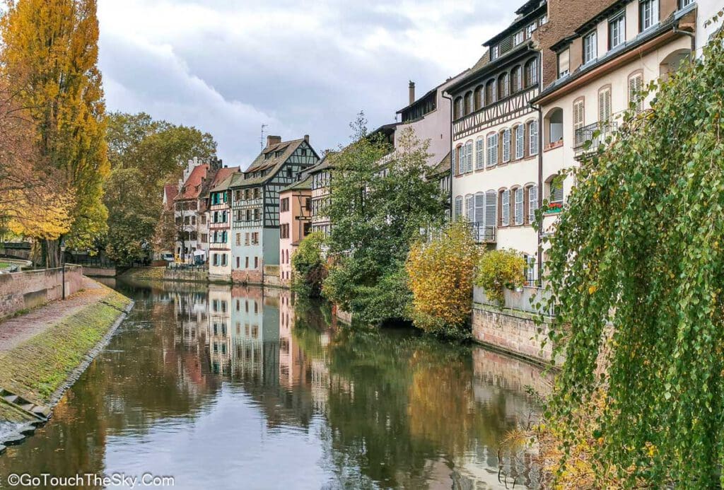 มุมถ่ายรูปยอดนิยมย่าน Petite France