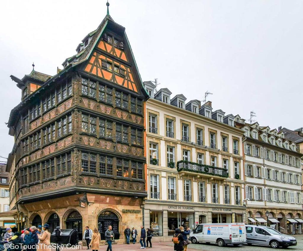 จัตุรัส Place du Château