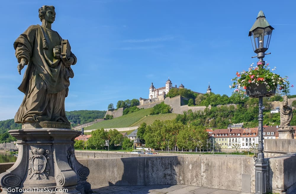 ปราสาท Marienburg จากสะพาน Alte Mainbrucke