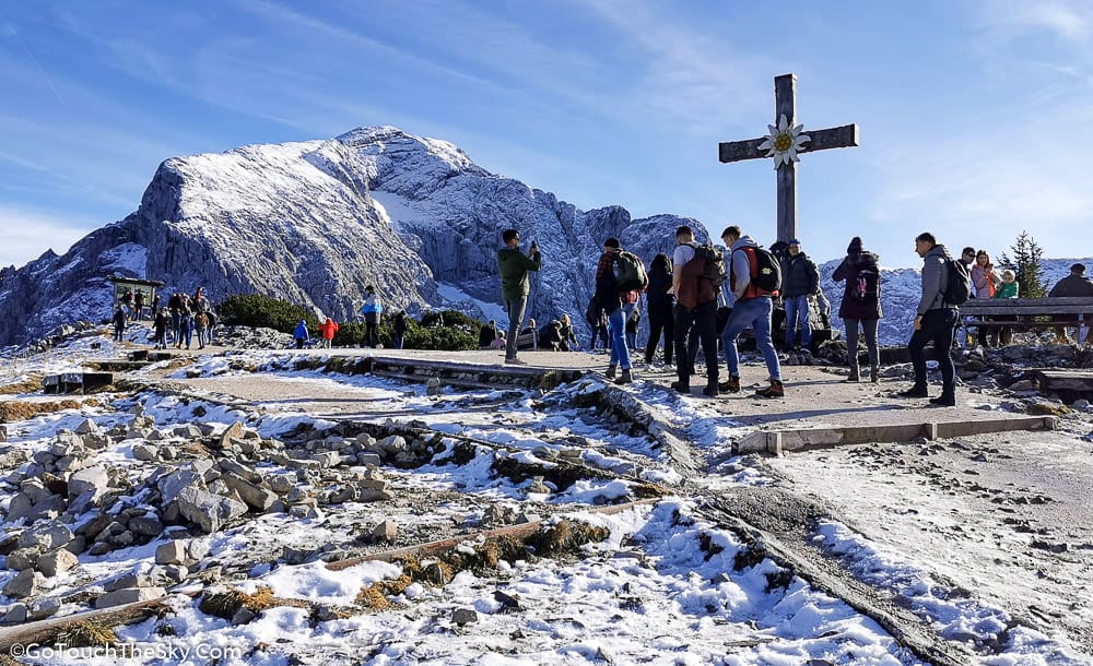 วิวเทือกเขาโดยรอบจาก Summit Cross