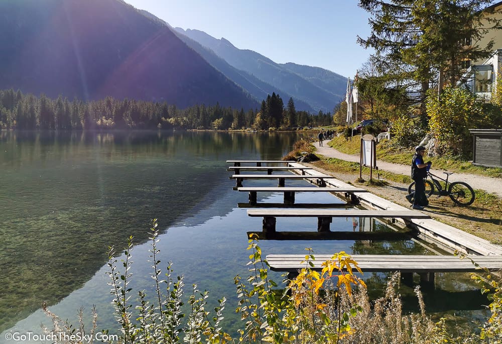 วิวป่าไม้รอบทะเลสาบ Hintersee