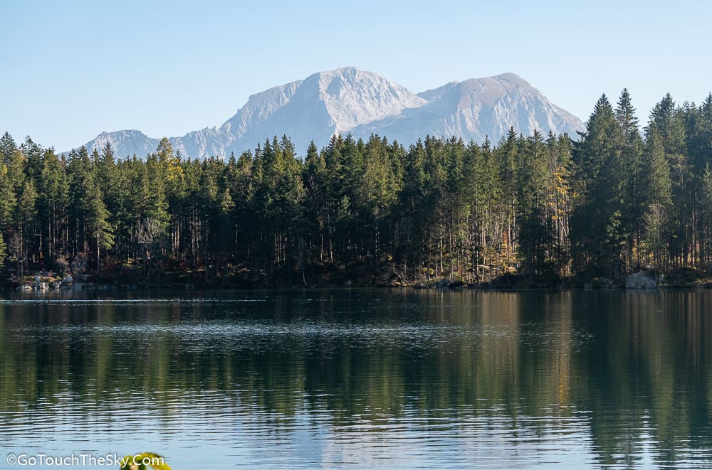ทะเลสาบ Hintersee น้ำนิ่งสงบ
