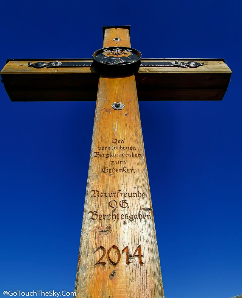 ทางเดินขึ้นสู่ Summit Cross