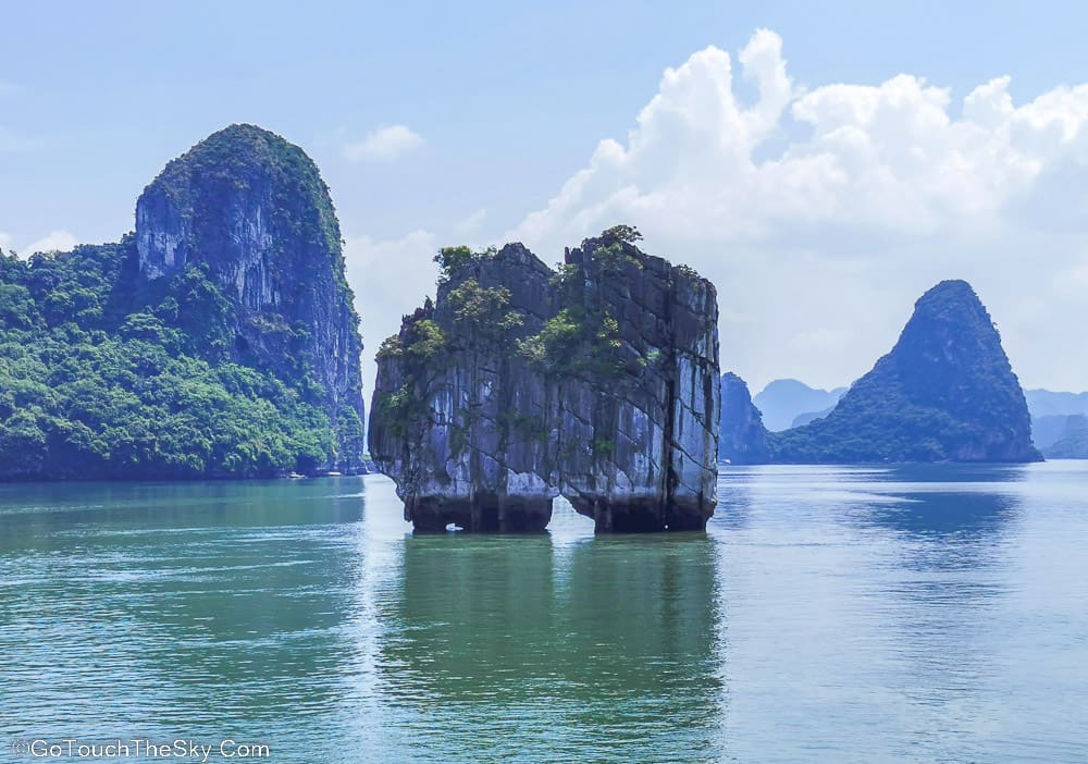 วิวเกาะแก่งระหว่างล่องเรือ