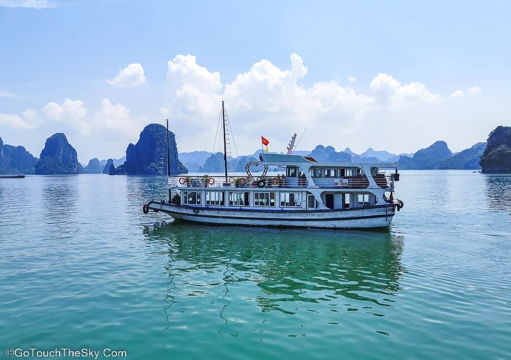 บรรยากาศเกาะแก่งฮาลองเบย์