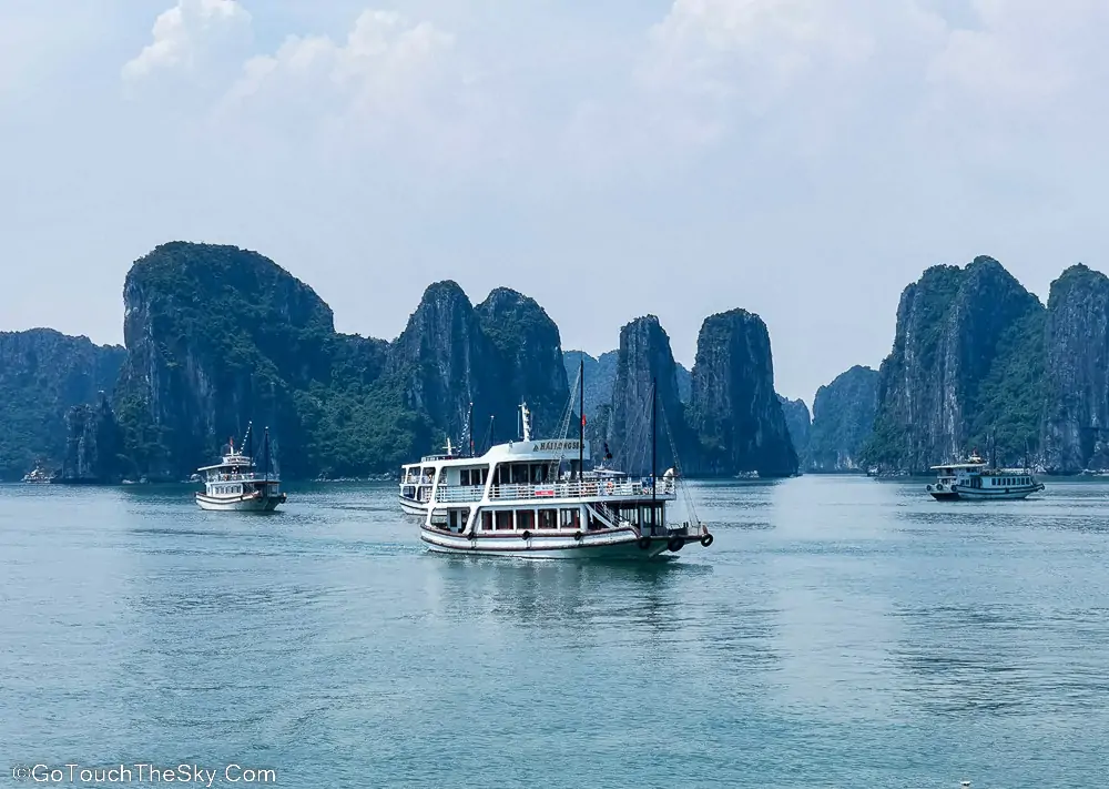 เกาะหินปูน 1,969 เกาะฮาลองเบย์