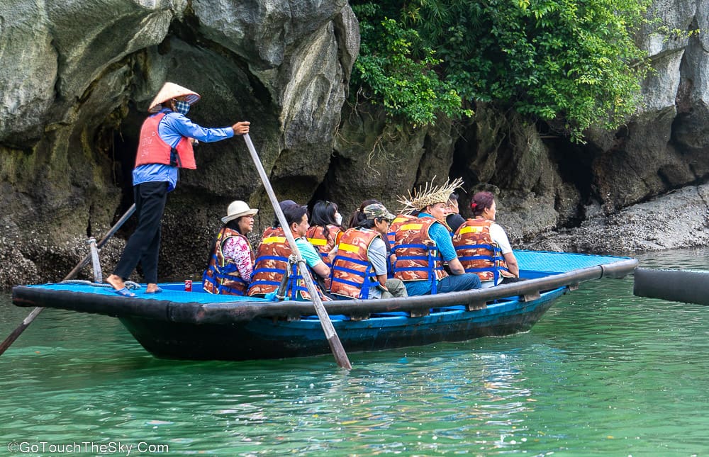 บรรยากาศพายเรือคายัคใน Hang Luon