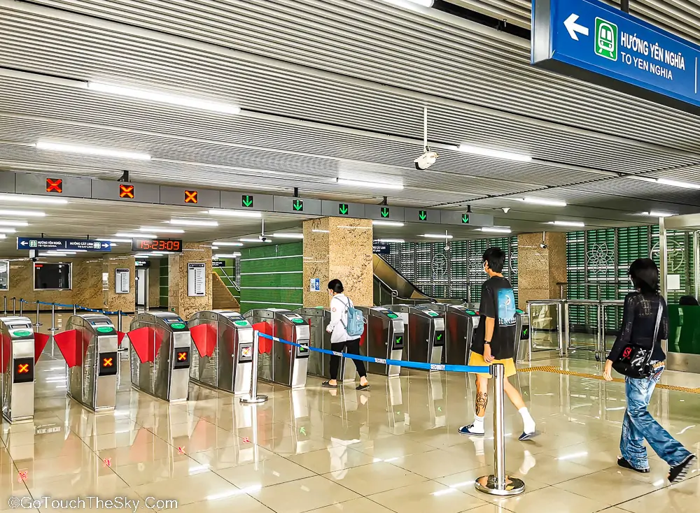 ประตูตรวจตั๋วรถไฟฟ้า