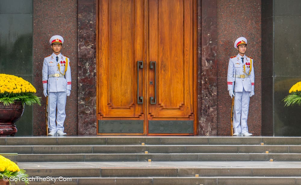 ทหารรักษาการณ์สุสานโฮจิมินห์