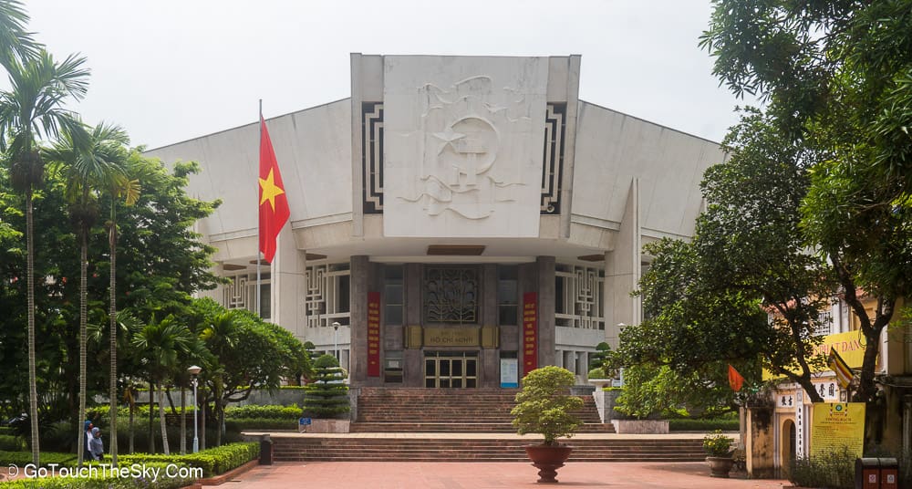 พิพิธภัณฑ์โฮจิมินห์ Ho Chi Minh Museum