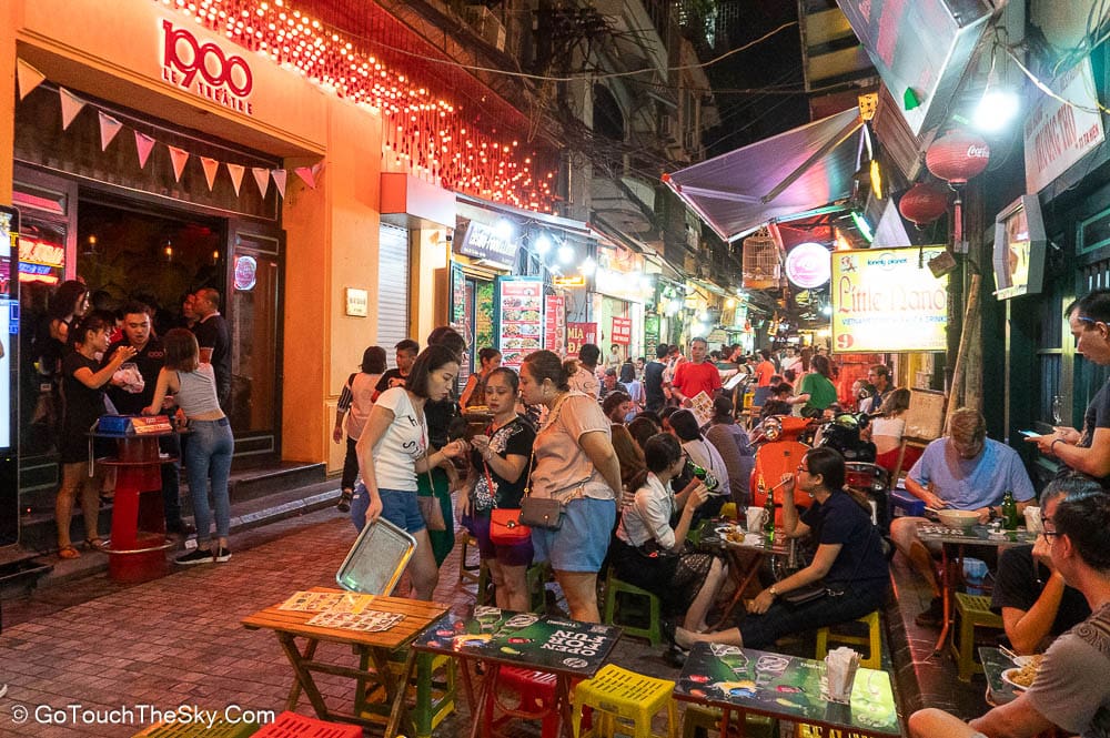 ร้านอาหารยามค่ำคืน