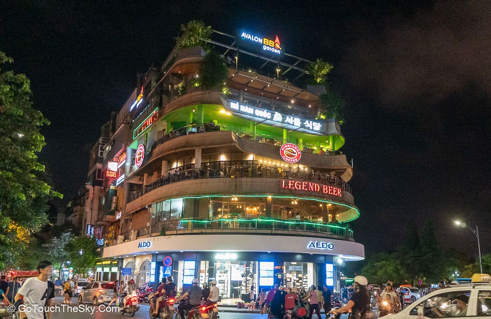 ร้านค้ายามค่ำคืนโอลด์ควอเตอร์
