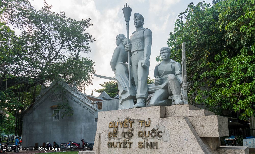 รายละเอียดอนุสาวรีย์แห่งการปฏิวัติ