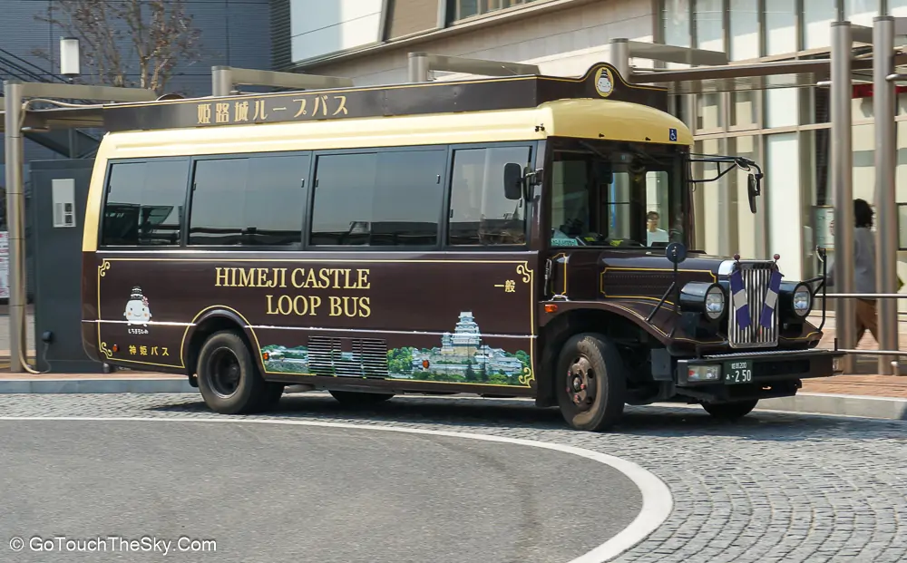 ลานจอดรถเมล์และจุดขึ้น Himeji Castle Loop Bus