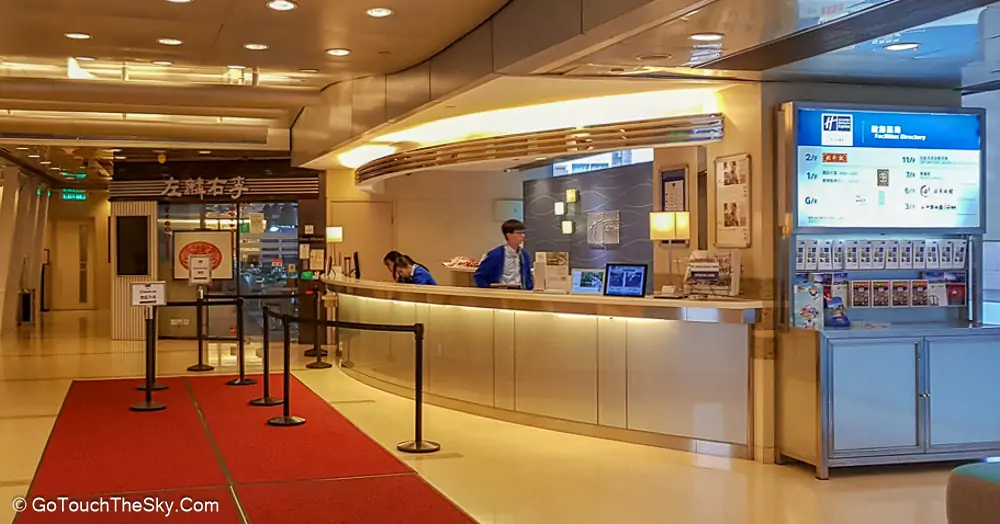 เคาน์เตอร์เช็คอิน Holiday Inn Express