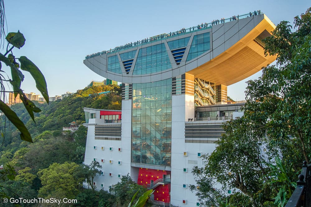 The Peak Tower มองจากถนน Lugard