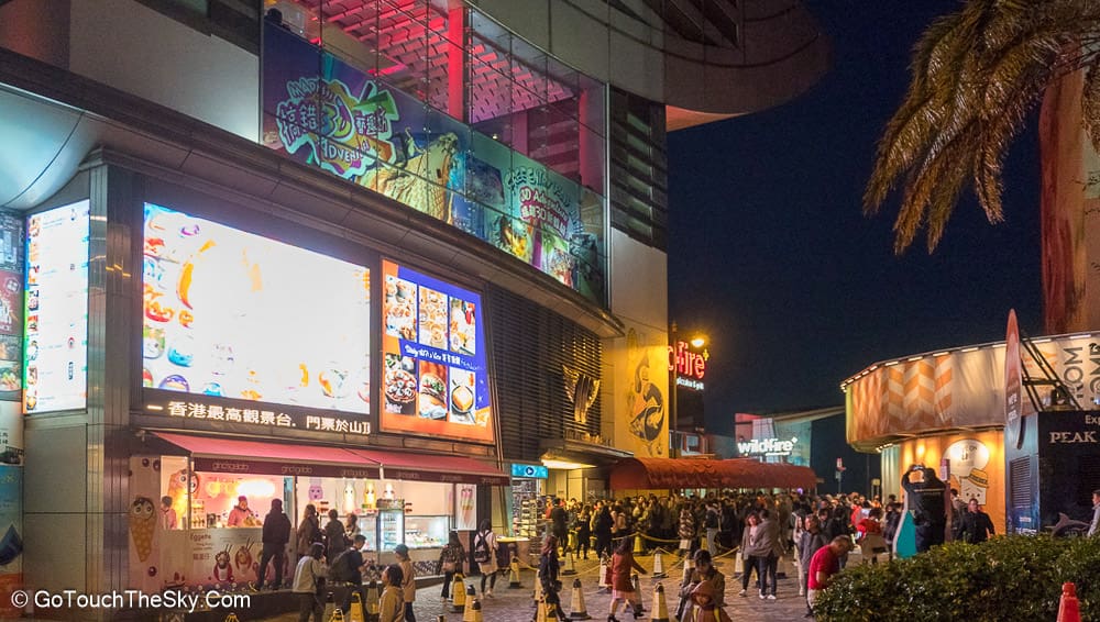 จุดขึ้นรถเมล์ชั้นใต้ดิน Sky Galleria