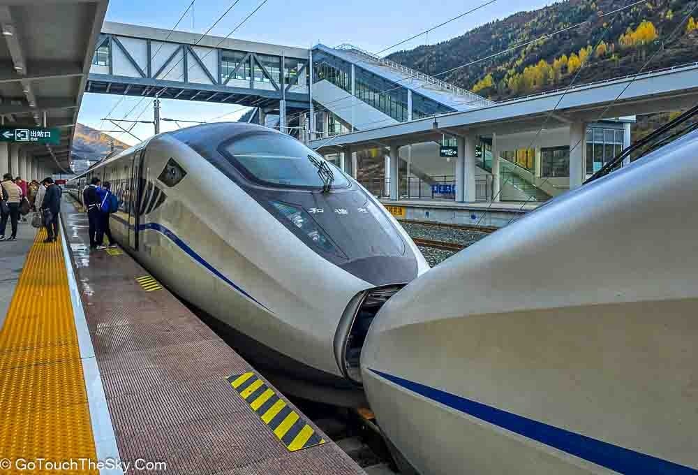 ที่นั่งชั้น 1 ภายในขบวนรถไฟความเร็วสูง