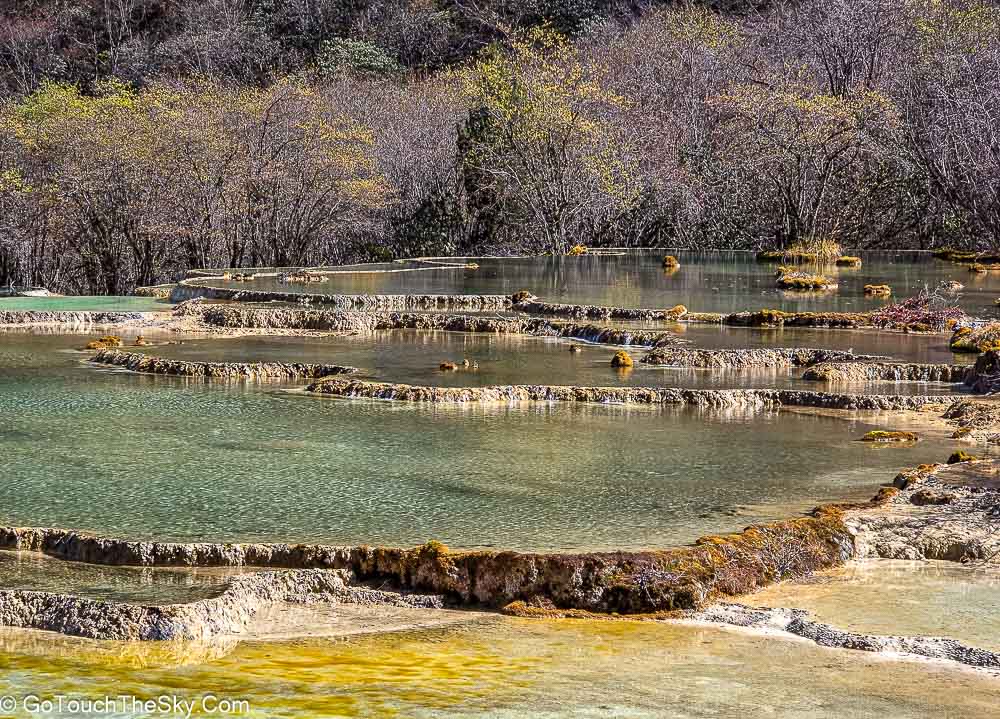ทางเดินชมวิวรอบสระน้ำ 5 สี